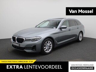 BMW 5-serie Touring 520d Aut. (140 kW) AUTOMAAT | PANORAMADAK | HARMAN KARDON | ADAPTIEVE CRUISE | LEDER | HEAD-UP | ELEKTRISCHE STOELEN | MEMORY | SFEERVERLICHTING | VIRTUEEL | STOELVERWARMING | ELEKTRISCHE KOFFERKLEP | APPLE CARPLAY | CAMERA | CLIMA | 12 MAANDEN BOVAG GARANTIE |