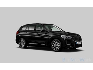 BMW X1 xDrive25e 220PK M-Sport Pano|Trekh|HUD|Stuurvw