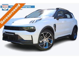 Lynk & Co 01 1.5 | 360° camera | Panorama dak | Besturdersstoel elektrisch verstelbaar met memory | Stoelverwarming | Schuif/kantel dak | Adaptive cruise | Keyless entry/start | Dodehoek detector | Elektrisch bedienbare achterklep | Draadloze telefoonlader | Apple CarPlay/Android Auto | Virtueel dashboard | Lane assist | Infinity audio |