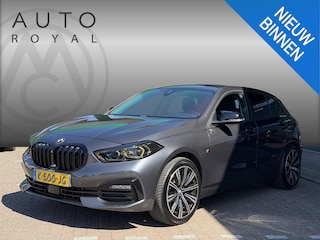 BMW 118i Executive Edition AUTOMAAT | NAVIAGTIE | APPLE CARPLAY | VIRTUAL DISPLAY  | STOELVERWARMING | PARKEER SENOREN | FULL LED | GETINT RUIT