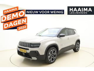 Jeep Avenger Summit 54 kWh | Panoramadak | Elektrische kofferklep | Camera | LED projector koplampen | 18'' lichtmetalen velgen | Warmtepomp | Voorruitverwarming | Two-tone lak