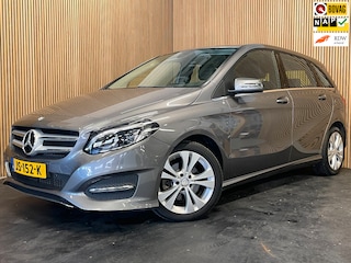 Mercedes-Benz B-klasse 180 Ambition|AUTOMAAT|AFNB.TREKHAAK|HALF LEDER|NAVIGATIE|CRUISE CONTROL|NETTE AUTO|NAP|ORG. NL-AUTO|MARGE|