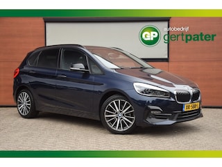 BMW 2-serie Tourer 218i Sportline Trekhaak/Shadowline/18 Inch/Camera/Stoelverwarmin