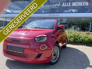 Fiat 500 Red 42 kwh Achteruitrijcamera - Airco - Parkeersensor achter - Navigatiesysteem - Apple carplay - Cruise control - Licht metalen velgen 16 inch - Radio - Ramen elektrisch - Multifunctioneel stuurwiel -  - Draadloze telefoonoplader - Led verlichting - Automaat - Usb aansluiting - Bluetooth