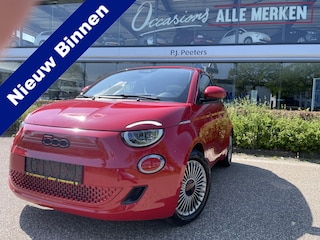 Fiat 500 Red 42 kwh Achteruitrijcamera - Airco - Parkeersensor achter - Navigatiesysteem - Apple carplay - Cruise control - Licht metalen velgen 16 inch - Radio - Ramen elektrisch - Multifunctioneel stuurwiel -  - Draadloze telefoonoplader - Led verlichting - Automaat - Usb aansluiting - Bluetooth