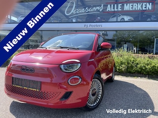 Fiat 500 Red 42 kwh Achteruitrijcamera - Airco - Parkeersensor achter - Navigatiesysteem - Apple carplay - Cruise control - Licht metalen velgen 16 inch - Radio - Ramen elektrisch - Multifunctioneel stuurwiel -  - Draadloze telefoonoplader - Led verlichting - Automaat - Usb aansluiting - Bluetooth