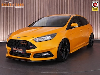 Ford Focus ST-2 2.0 250pk |Fox-sportuitlaat|REVO|H&R veren|Sony|blind spot|cruise control|winterpack|parkeercamera|19" lichtmetalen velgen|