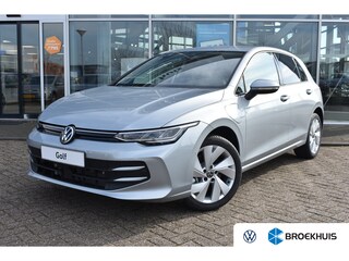Volkswagen Golf Life Edition eHybrid | 'App-Connect' draadloze smartphone integratie | Achterbank in ongelijke delen neerklapbaar incl. middenarmsteun en doorlaadmogelijkheid | Achteruitrijcamera (Rear View)