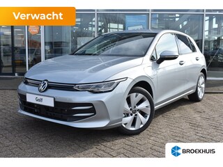 Volkswagen Golf Life Edition eHybrid | 'App-Connect' draadloze smartphone integratie | Achterbank in ongelijke delen neerklapbaar incl. middenarmsteun en doorlaadmogelijkheid | Achteruitrijcamera (Rear View)