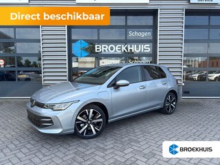 Volkswagen Golf Life Edition eHybrid | 'App-Connect' draadloze smartphone integratie | Achterbank in ongelijke delen neerklapbaar incl. middenarmsteun en doorlaadmogelijkheid | Achteruitrijcamera (Rear View)