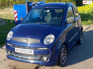 Microcar Brommobiel M.GO Dynamic DCI Automaat Airco Electric pakket Leder/Stof LMV 14" LED Getint glas Colorpakket 8982 km's!