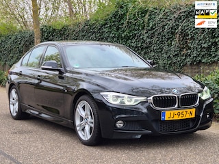 BMW 330i M Sport Elek. Trekhaak Apple CarPlay 100% Dealer onderhouden DAB+ TOP STAAT 330i Centennial High Executive