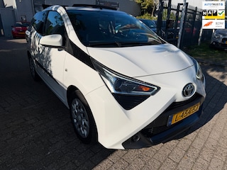 Toyota Aygo 1.0 VVT-i x-play cabrio 12.778 km, nieuwstaat , dealer onderhouden, airco, cruise, elec pakket camera, 1e eigenaar