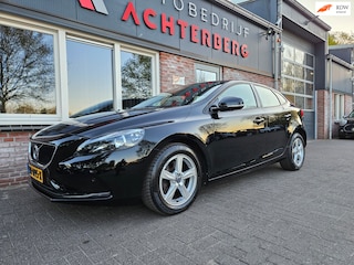 Volvo V40 2.0 T2 Momentum Trekhaak! Airco/Clima! Cruise Control! Navigatie! Nette Auto!