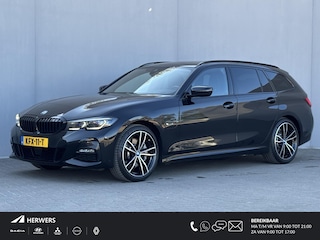 BMW 3-serie Touring 330e M-SPORT / PHEV / HUD / Adaptieve Cruise / Virtual Cockpit / Elektr. Klep / Stoel Verwarming / Lederen Bekleding /  Apple Carplay & Android Auto / Dodehoek Detectie /