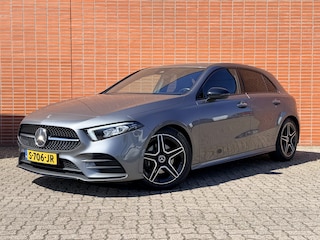 Mercedes-Benz A 180 AMG Line | Premium | Nightpakket | Spiegelpakket | Stoelverwarming | Achteruitrijcamera | Smartphone integratie |