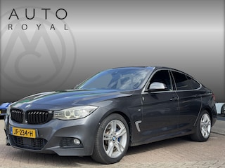 BMW 3-serie GT 328i M Sport PANORAMADAK | HARMAN/KARDON | DODEHOEK DETECTIE| ACHTERUIT RIJ CAMERA | SPORT STOELEN|KEYLESS ENTRY/GO | NAVIGATIE |BI-XENON KOPLAMPEN | STOEL VERWARMING |