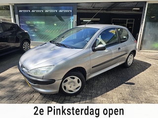 Peugeot 206 1.4 XT | AUTOMAAT | 12MND GARANTIE | NW APK | ELEC RAMEN|