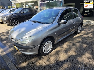 Peugeot 206 1.4 XT | AUTOMAAT | 12MND GARANTIE | NW APK | ELEC RAMEN|