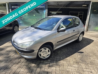 Peugeot 206 1.4 XT | AUTOMAAT | 12MND GARANTIE | NW APK | ELEC RAMEN|