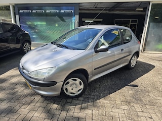 Peugeot 206 1.4 XT | AUTOMAAT | 12MND GARANTIE | NW APK | ELEC RAMEN|