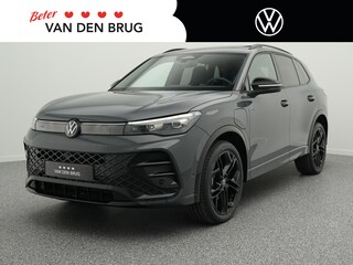 Volkswagen Tiguan R-Line 1.5 eHybrid 272 PK | LED Plus | Panoramadak | 360 Camera | DCC | Dodehoek Assist | Trekhaak | Akoestisch glas | Ergo Active Stoelen | Stuur & Stoel Verwarming |