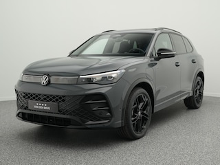 Volkswagen Tiguan R-Line 1.5 eHybrid 272 PK | LED Plus | Panoramadak | 360 Camera | DCC | Dodehoek Assist | Trekhaak | Akoestisch glas | Ergo Active Stoelen | Stuur & Stoel Verwarming |