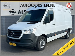 Mercedes-Benz Sprinter 314 2.2 CDI 143pk AUT-7 L2H2 EURO VI-D NAVI Camera ECC Keyless Bluetooth Navigatie-pakket Elektr.Spiegels+Verwarmd BlindSpot-Assist Regensensor Bordherkenning Trekhaak 3.500kg Trekvermogen Betonplex Wandbetimmerd