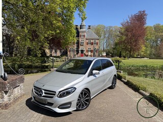 Mercedes-Benz B-klasse 180 AMG Line | 49.000KM !! | Trekhaak | Led | Navi | Leder |