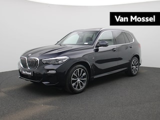 BMW X5 xDrive45e High Executive | Elektr. bed. achterklep | Climate Control / ECC | Open dak schuif/kantel | Licht metalen velgen 20 inch | Trekhaak inklapbaar | Cruise control Adaptive | Navigatie | Lederen bekleding | Elektrisch verst. stoelen | Stoelverwarming | LED koplampen | Park Distance Control voor en achter | Achteruitrijcamera | Dakrailing |