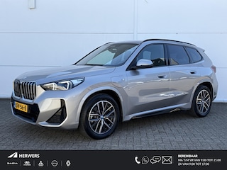 BMW X1 xDrive25e M-Sport Automaat / Trekhaak elektrisch uitklapbaar (  1700 kg ) / Innovation pack / Voorstoelen verwarmd /