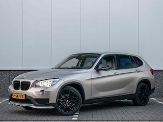 BMW X1 xDrive28i 245pk | Trekhaak 2000kg | Carplay | Leder | Navi | Cruise control | Bluetooth | Stoelverwarming | LED koplampen |