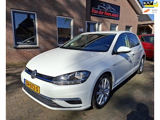 Volkswagen Golf 1.5 TSI Highline automaat. 100 % onderhouden en in nieuw staat! O,a, carplay, navi, pdc, luxe bekleding, etc.!