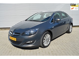 Opel Astra 1.4 Turbo Cosmo ( SEDAN ) Navigatie | Cruise | Stoel-Stuurverwarming.