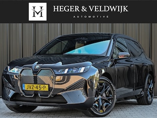 BMW iX xDrive45 101 kWh | NL-auto | Comfort access | Soft close | Iconic glow | Adaptive led | Sky lounge | Driving assistant prof. | Dab+ | Harman/kardon |