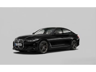 BMW i4 eDrive40 84 kWh | Stoelverwarming | Stuurverwarming | Apple Carplay | Adaptive Cruise Control | Memory Seat | Trekhaak | Camera | Parkeersensoren | Navigatie | Ambiance Verlichting | HIFI |