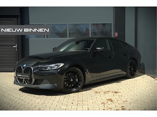 BMW i4 eDrive40 84 kWh | Stoelverwarming | Stuurverwarming | Apple Carplay | Adaptive Cruise Control | Memory Seat | Trekhaak | Camera | Parkeersensoren | Navigatie | Ambiance Verlichting | HIFI |