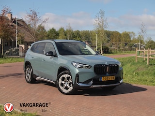 BMW X1 sDrive18i | NIEUW MODEL | Trekhaak | Sportstoelen met geheugen | Camera | Leer |