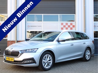 Skoda Octavia Combi 1.0 e-TSI 110PK Automaat Business Edition /NAVI/17'LM/PDC/LED/Keyless/Lane assist/Trekhaak/DAB+/Cruise control/NAP! 2e eig!
