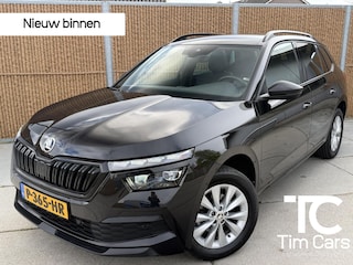 Skoda Kamiq 1.0 TSI Business Edition Panoramadak | Half leer/alcantara | Stoelverwarming | Cruise & climate control | Sport grill zwart | Extra getint glas | Elektrisch verstelbare bestuurdersstoel | Keyless | Pakeersensoren voor en achter