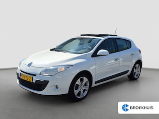 Renault Mégane 1.4 TCe Dynamique Trekhaak | Panoramadak | Parkeersensoren voor + Achter | Climate control | Full map navigatie | Bluetooth Carkit |