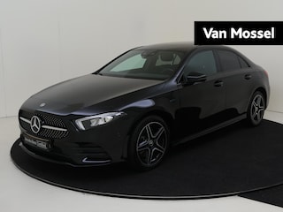 Mercedes-Benz A-klasse 250 e Business Solution AMG Limited / Panoramadak/ Carplay/ Sfeerverlichting/ Night