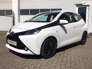 Toyota Aygo 1.0 VVT-i x-play 5 drs voll. o.h. historie