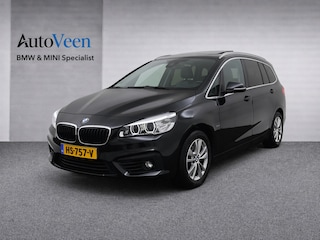 BMW 2-serie Tourer 218i Sport (PANO, HUD, LEDER, STOELVERWARMING, TREKHAAK, GOED ONDERHOUDEN)