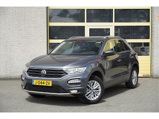 Volkswagen T-Roc 1.5 TSI 150PK! Automaat Style Business BJ2020 Lmv 16" | Led | Pdc | Trekhaak afneembaar | Elek. achterklep | Achteruitrijcamera | App-Connect | Navi | Climate control | Cruise control | Getint glas