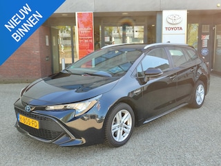 Toyota Corolla Touring Sports 1.8 Hybrid ACTIVE TREKHAAK 4S-BANDEN APPLE/ANDROID CAMERA NAVI AD-CRUISE CLIMA NL-AUTO 16'' LM-VELGEN
