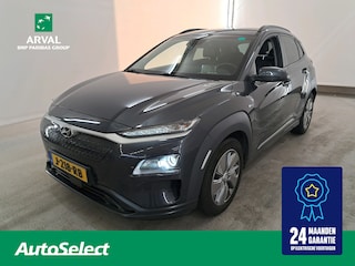 Hyundai Kona 64 kWh 204pk EV Premium | SOH 100% | Leder | Stuur- en Stoelverwarming | CarPlay | Camera | PDC V+A | 17" | ACC | LED
