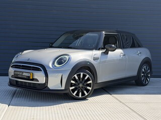 Mini Cooper 1.5 136 PK Camden Plus Edition Automaat / Camera / Navigatie