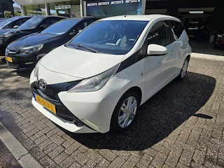 Toyota Aygo 1.0 VVT-i x-play | 1E EIGENAAR | 12MND GARANTIE | AIRCO | LMV | NW APK |