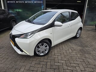 Toyota Aygo 1.0 VVT-i x-play | 1E EIGENAAR | 12MND GARANTIE | AIRCO | LMV | NW APK |